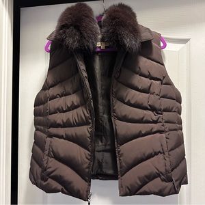 Brown winter vest with fur..